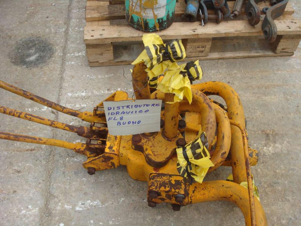 Distribuidor hidraulico para Fiat FL8 Foto 4