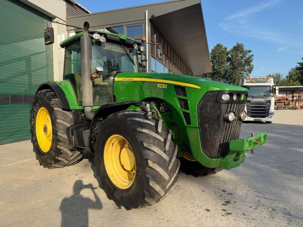 John Deere 8230 PowerShift - NO TLS Foto 2