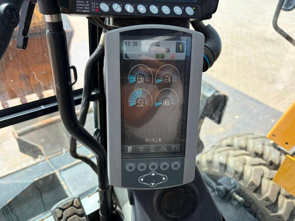 Caterpillar M316F Mobile excavator Foto 27