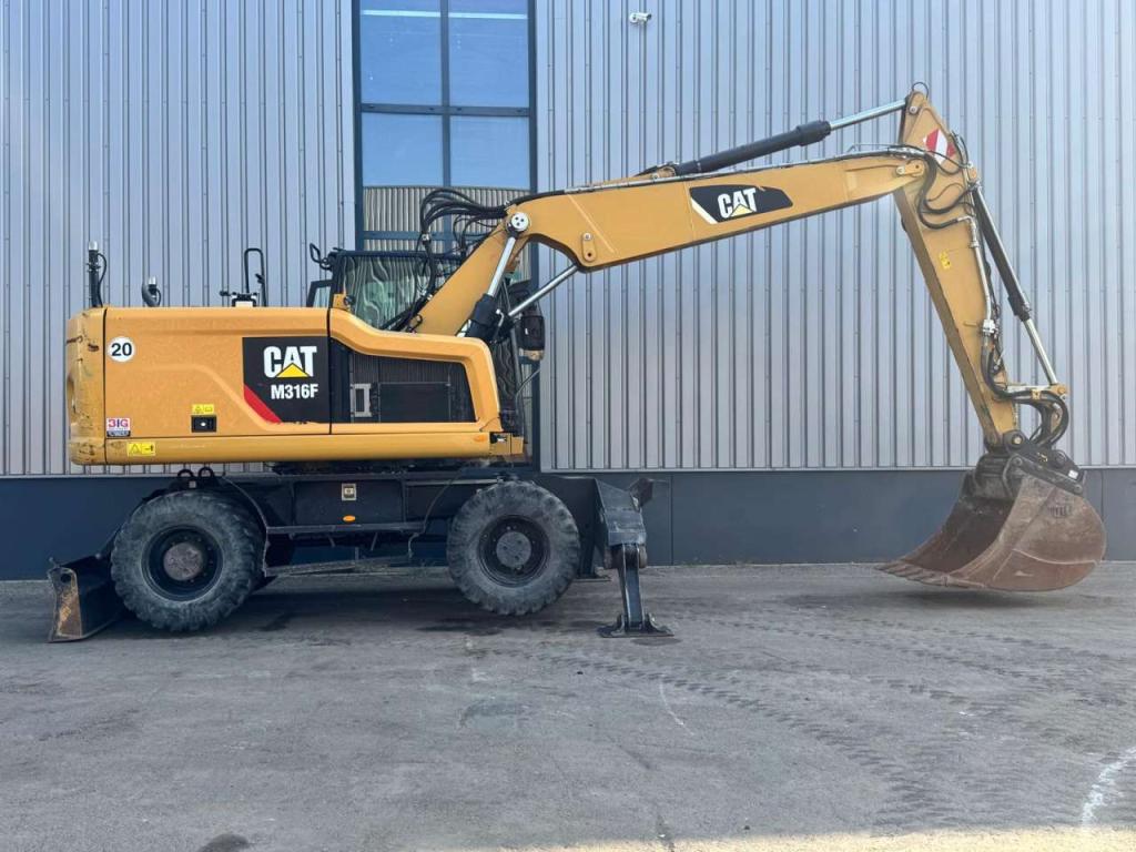 Caterpillar M316F Mobile excavator Foto 4