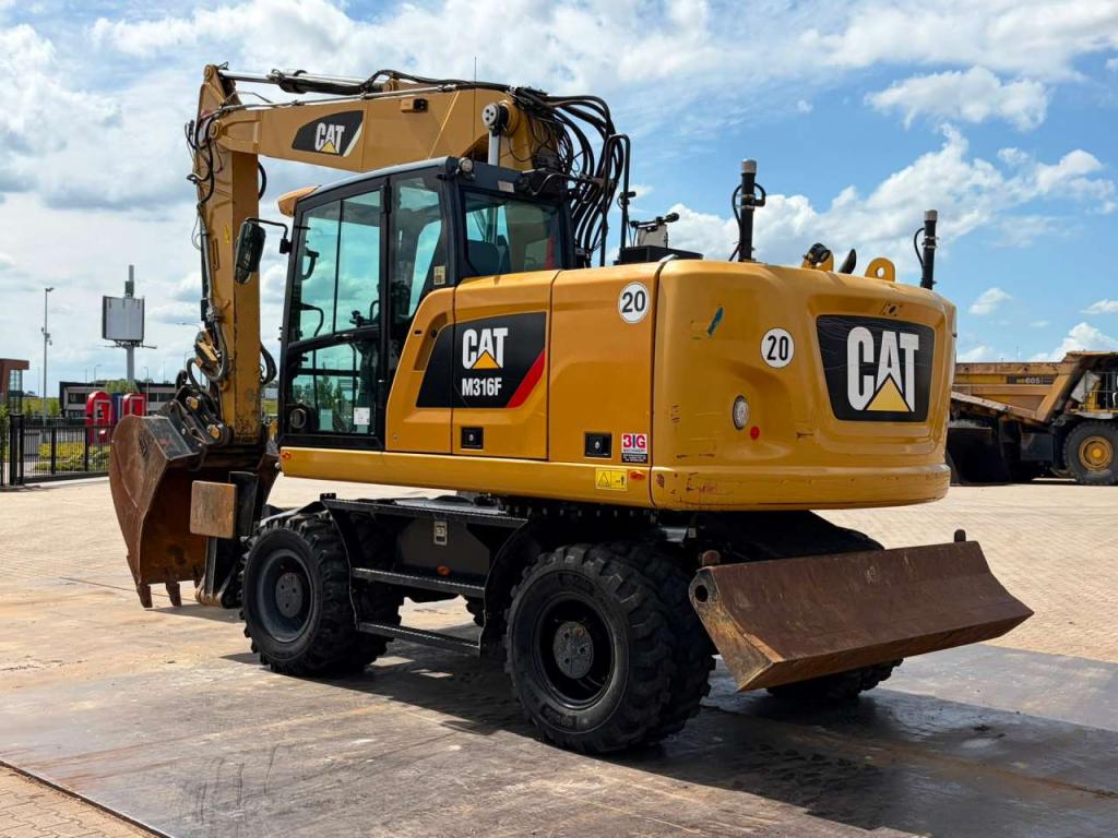 Caterpillar M316F Mobile excavator Foto 5