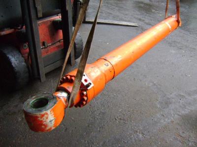 Cilndro de levantamiento para Fiat Hitachi Ex 165 vendida por PRV Ricambi Srl