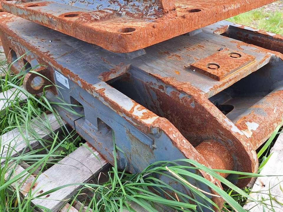 S2 for 25-32 ton excavators Attachment plate Foto 1