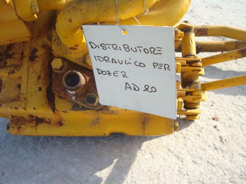 Distribuidor hidraulico para DOZER AD20 Foto 4