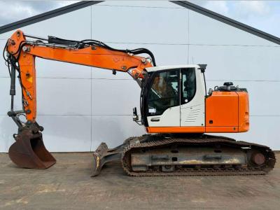 Liebherr R920 Compact - Blade / Triple Boom / Quick Coupler vendida por Boss Machinery