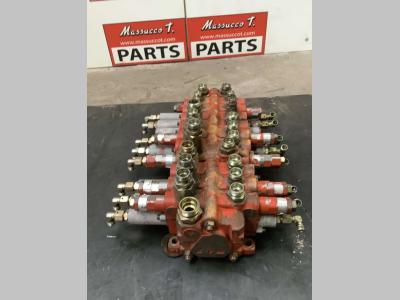 Distribuidor hidraulico para Neuson 3402 vendida por Massucco T. Srl Area Ricambi