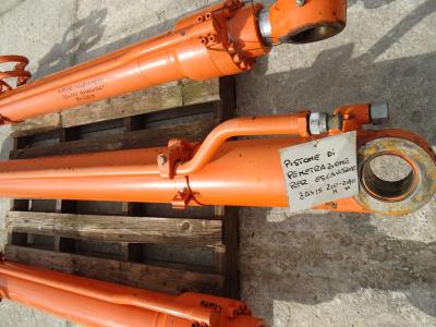 Pistón de penetración para Hitachi ZAXIS 210N - 240N vendida por OLM 90 Srl