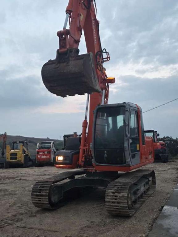 Hitachi ZX130 Foto 3