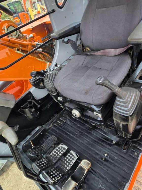 Hitachi ZX130 Foto 6