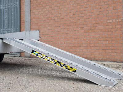 Coppia di rampe in alluminio Lunghezza 4.500 mm - Portata 6.300 kg vendida por Progetto Rampe
