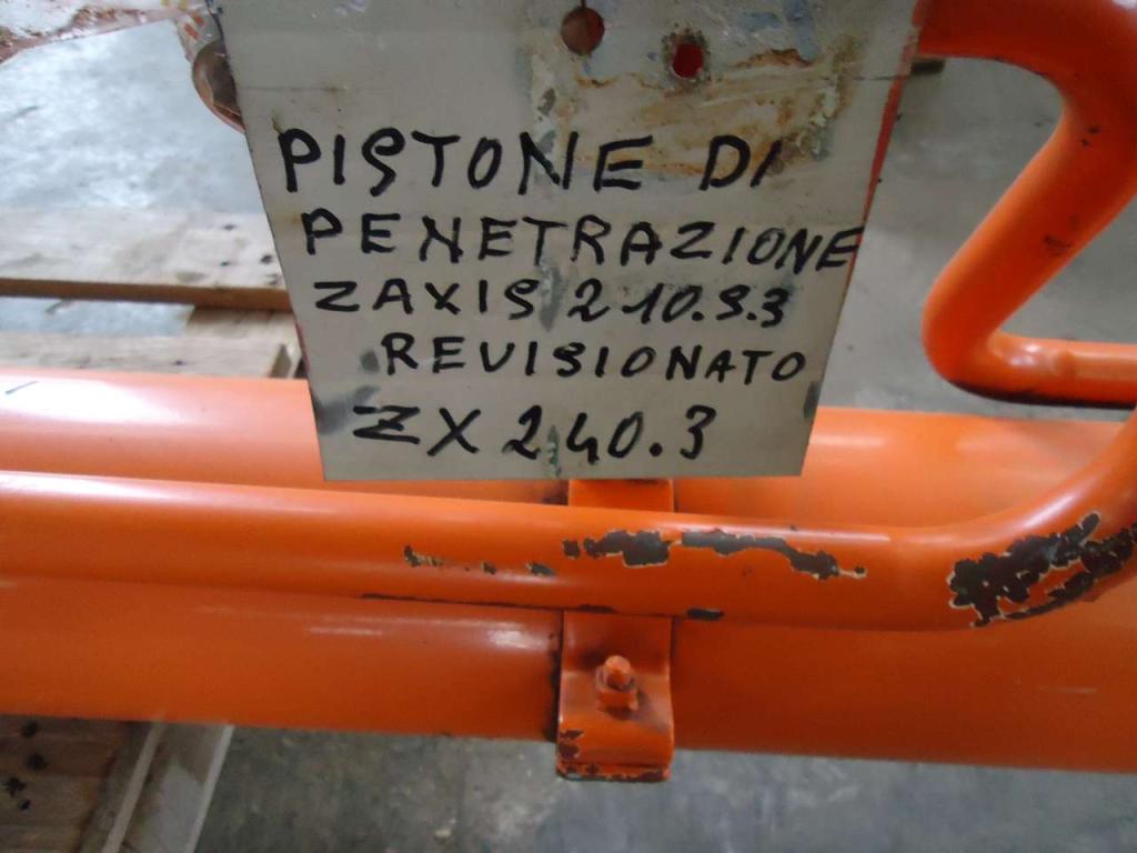 Pistón de penetración para Hitachi ZAXIS 210.3 - ZAXIS 240.3- REVISIONATO Foto 3