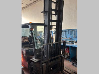 Toyota 02-8FDF30 vendida por Zane Macchine Srl