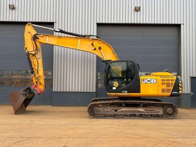 JCB JS220 vendida por Big Machinery