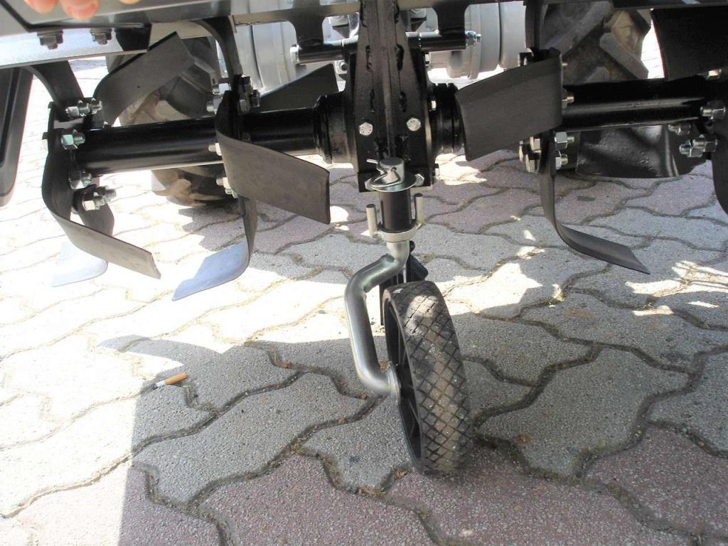 Bertolini 418 S con FRESA TERRA cm 95 - MOTORE KOHLER BENZINA HP 14 Foto 12