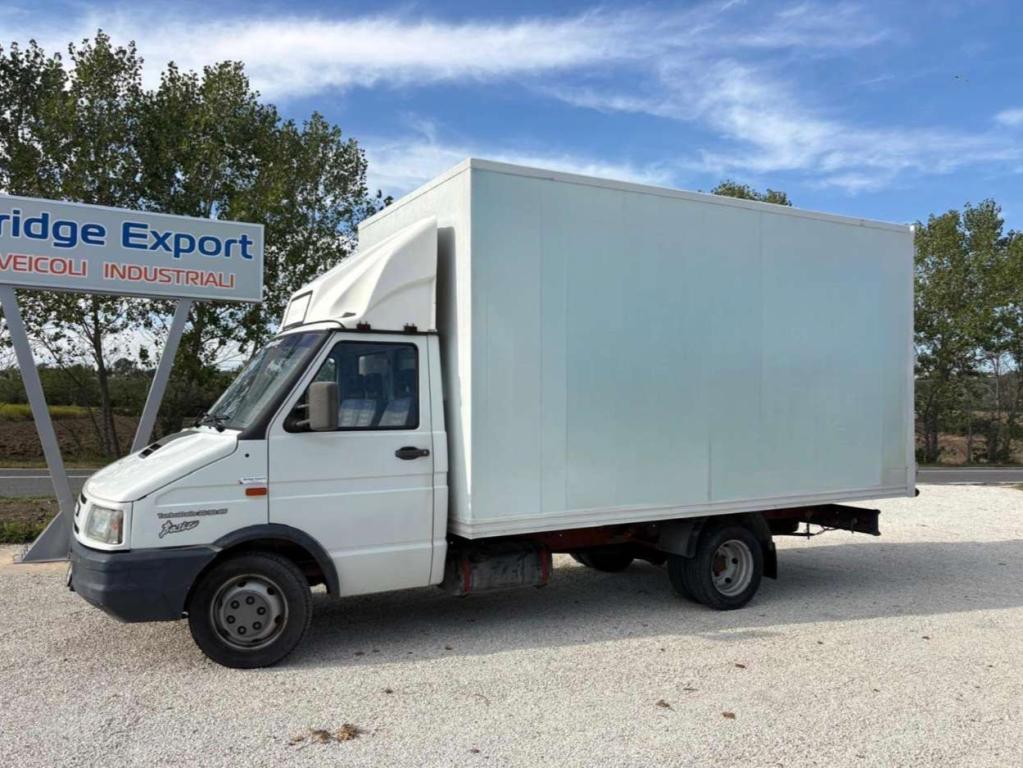 Iveco TURBO DAILY 35C10 furgonato Foto 2