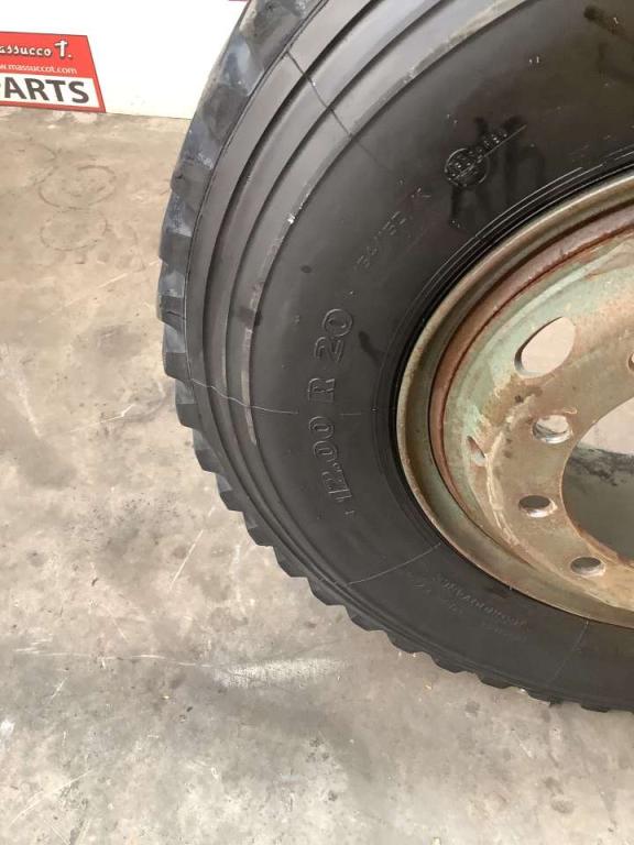 Neumático con llantas para Iveco 260/330 F35 Foto 2