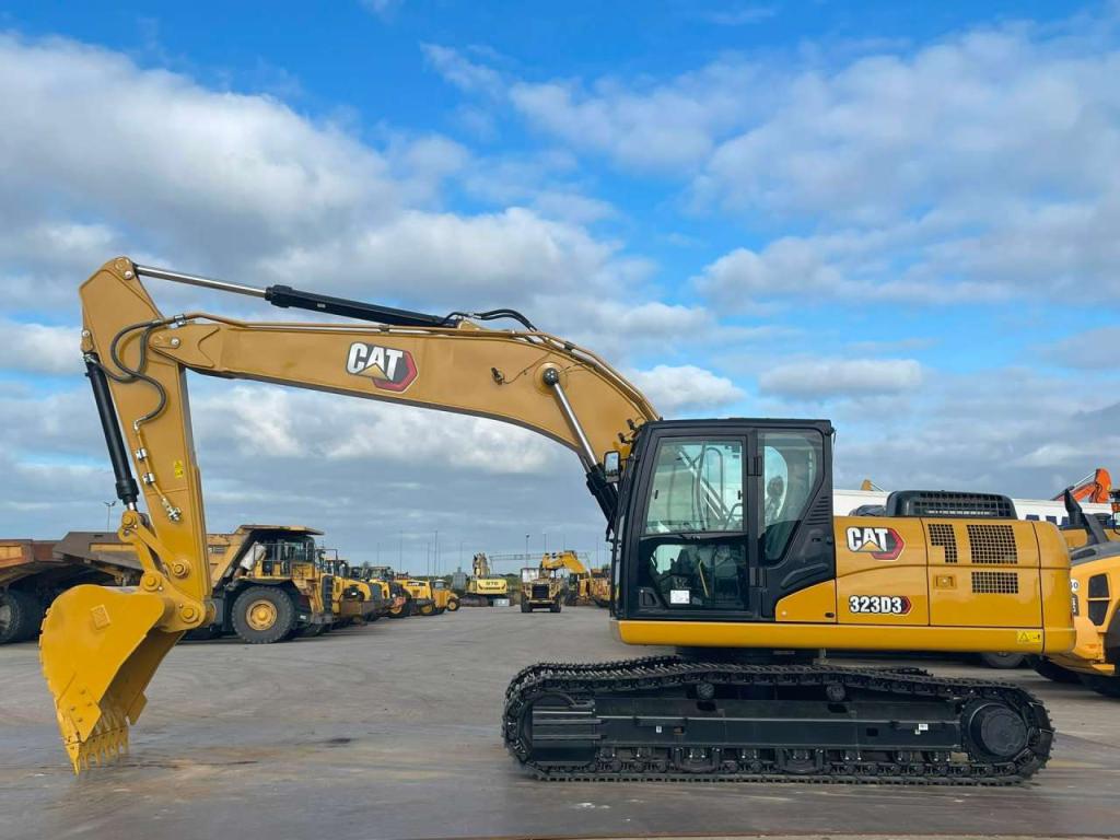 Caterpillar 323D3 Foto 1