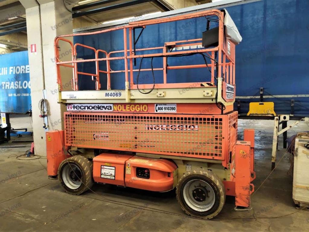 JLG M4069 - 14 Mt - *STABILIZZATORI* Foto 3