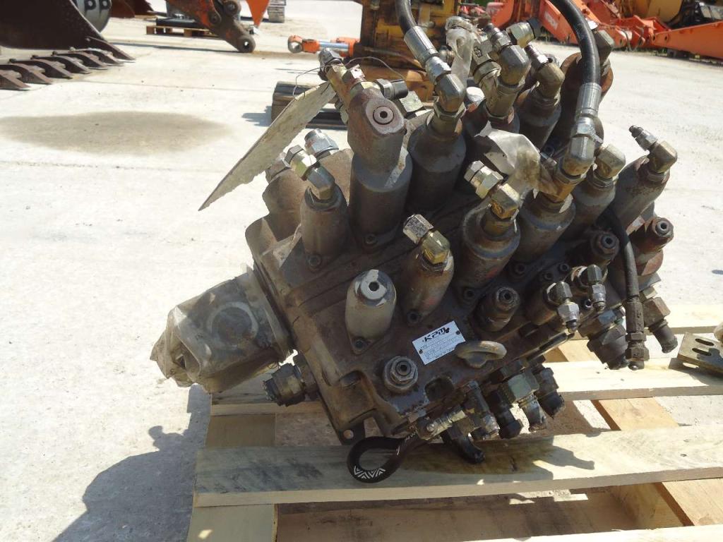 Distribuidor hidraulico para Fiat Kobelco E235 Foto 2