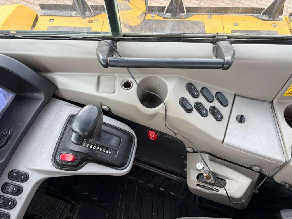 Komatsu HM300-3 Foto 18