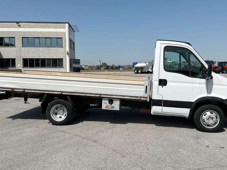 Iveco DAILY 35C13 4x2 Foto 18
