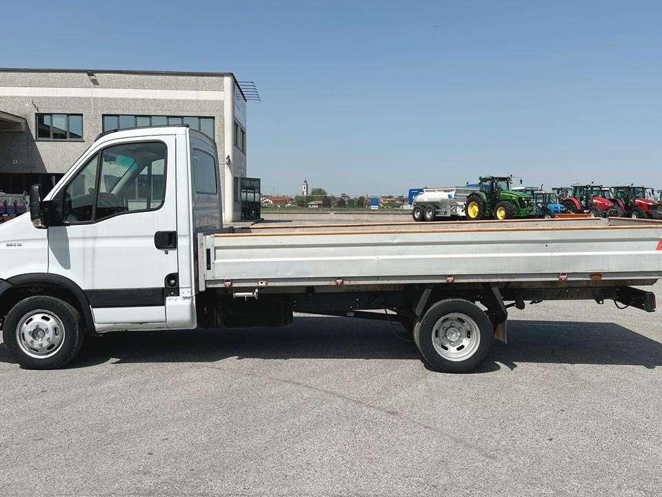 Iveco DAILY 35C13 4x2 Foto 2