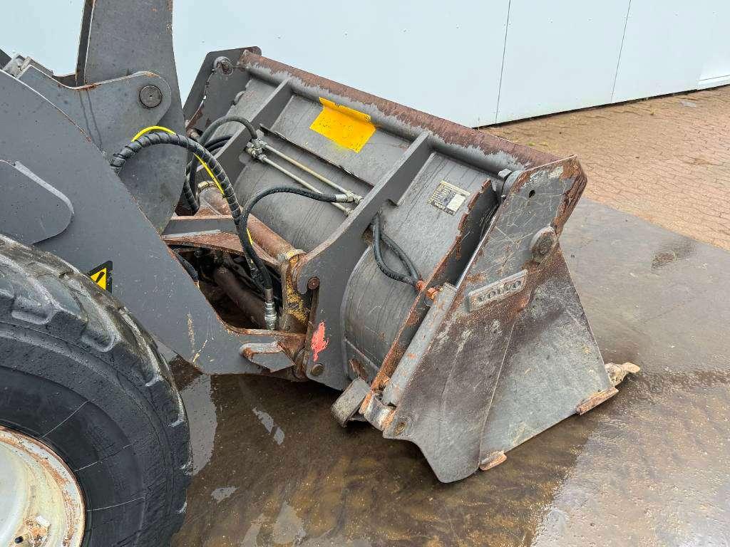 Volvo L30B - Bucket + Forks / Quick Coupler Foto 16