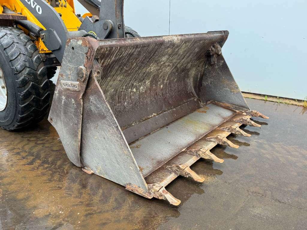Volvo L30B - Bucket + Forks / Quick Coupler Foto 17