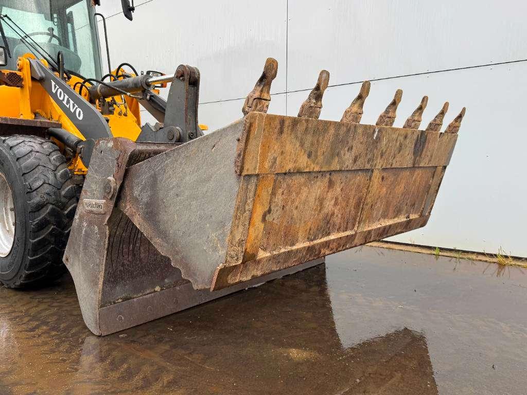 Volvo L30B - Bucket + Forks / Quick Coupler Foto 28