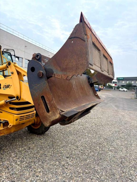Komatsu WB93R-2 Foto 8