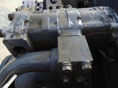 Bomba hidráulica de transmisión para Fiat Kobelco W270 vendida por OLM 90 Srl