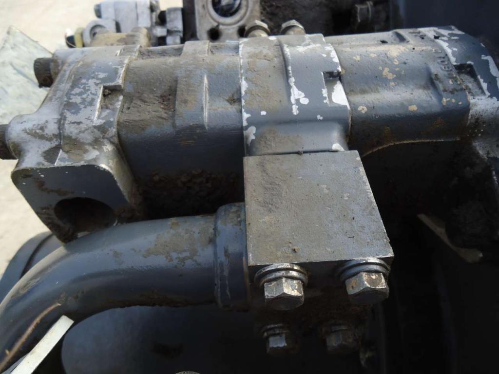 Bomba hidráulica de transmisión para Fiat Kobelco W270 Foto 1