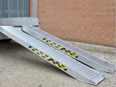 Coppia di rampe in alluminio Lunghezza 3.500 mm - Portata 12.300 kg vendida por Progetto Rampe