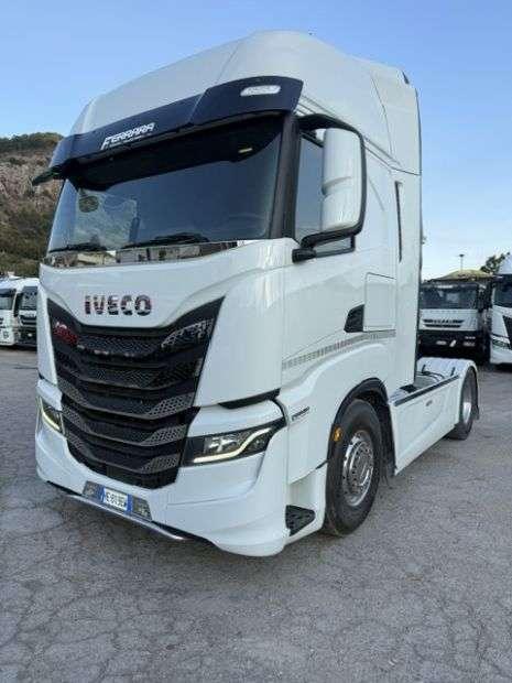 Iveco S-WAY Foto 1