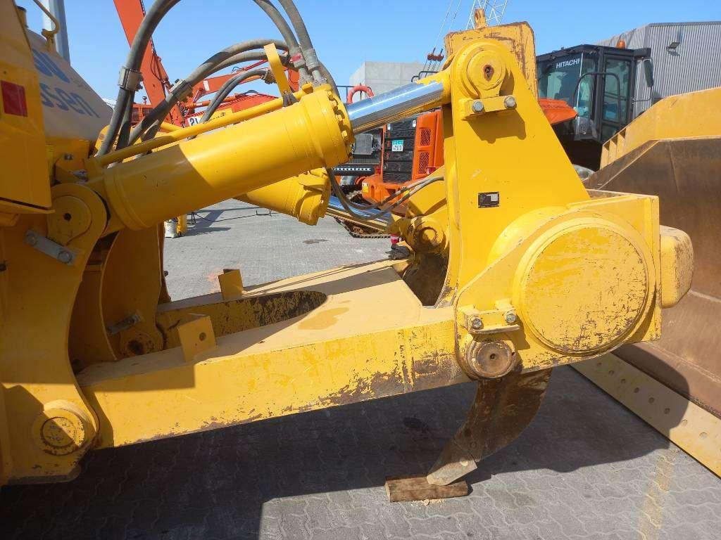 Komatsu D155A-6R (4pcs available for sale in Abu Dhabi) Foto 12