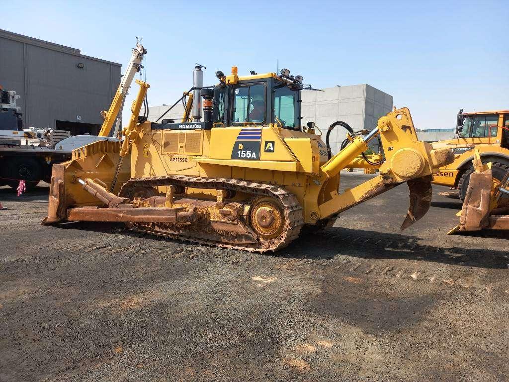 Komatsu D155A-6R (4pcs available for sale in Abu Dhabi) Foto 16