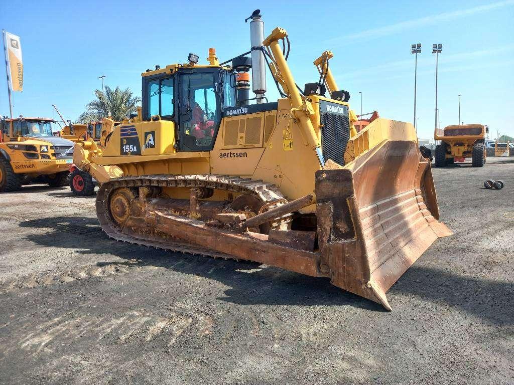Komatsu D155A-6R (4pcs available for sale in Abu Dhabi) Foto 5