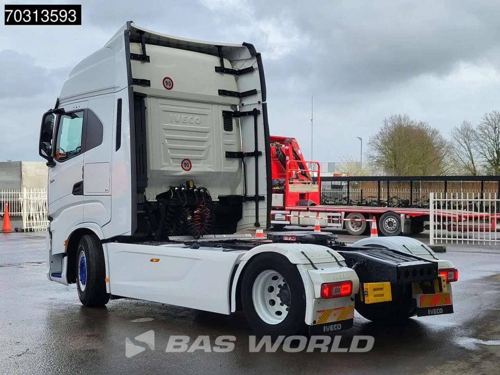 Iveco S-Way 570 4X2 Retarder 2xTanks Standklima Navi Foto 2