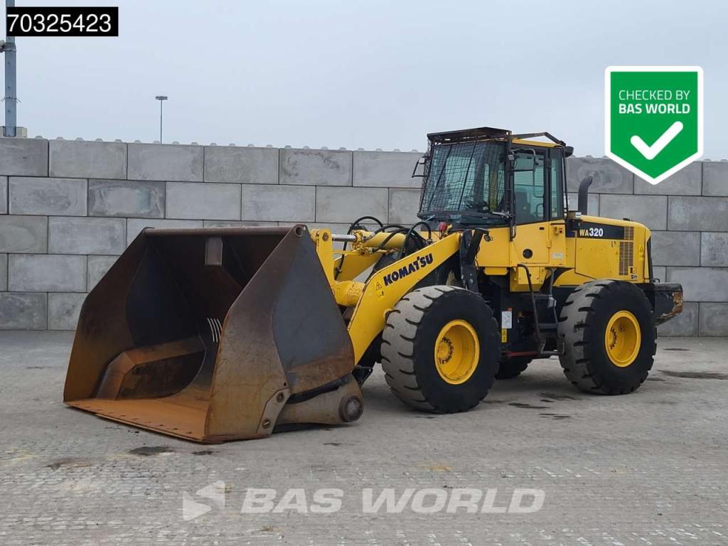 Komatsu WA320-6 Foto 1