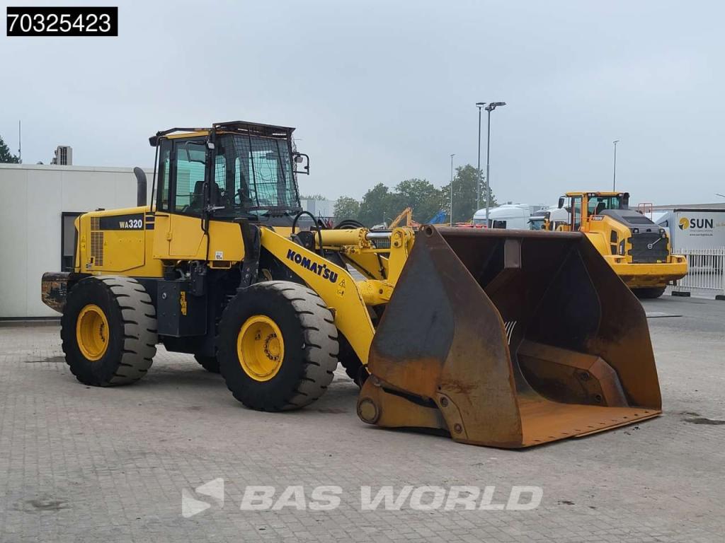 Komatsu WA320-6 Foto 9