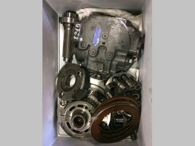Motor de tracción para New Holland E 215 vendida por PRV Ricambi Srl