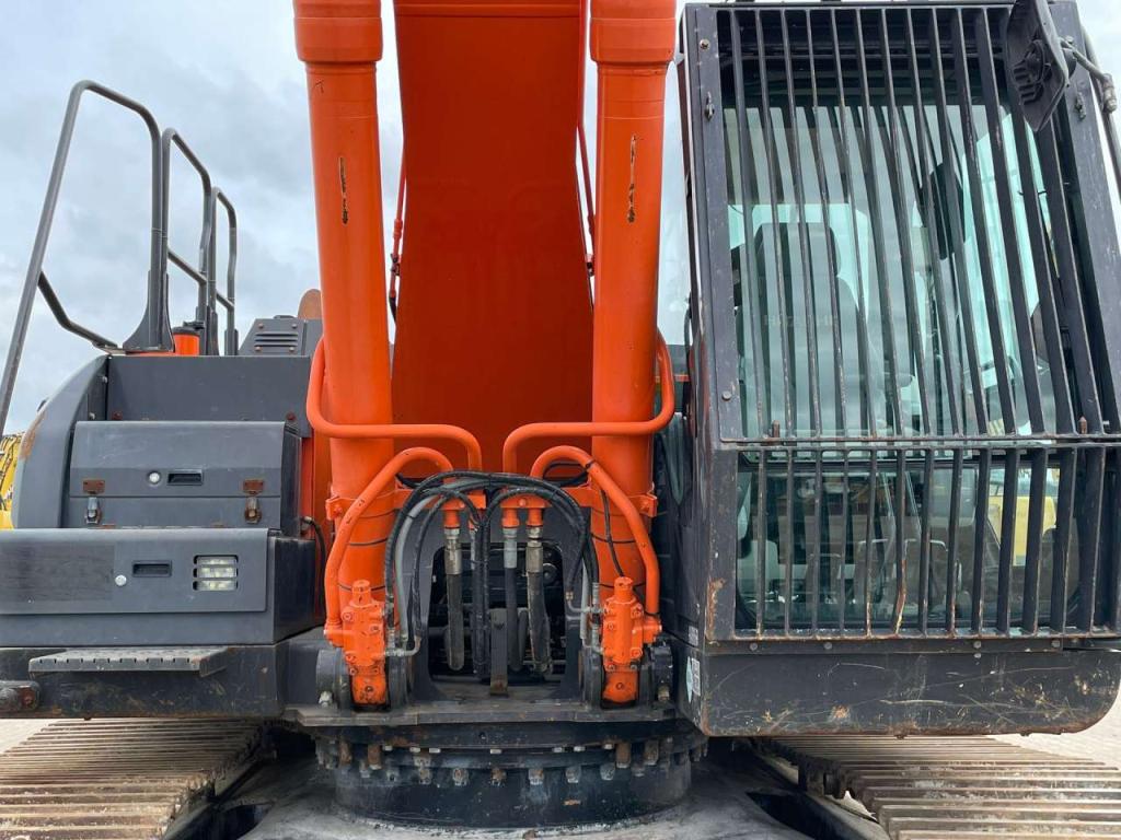 Hitachi ZX300-6 Foto 20