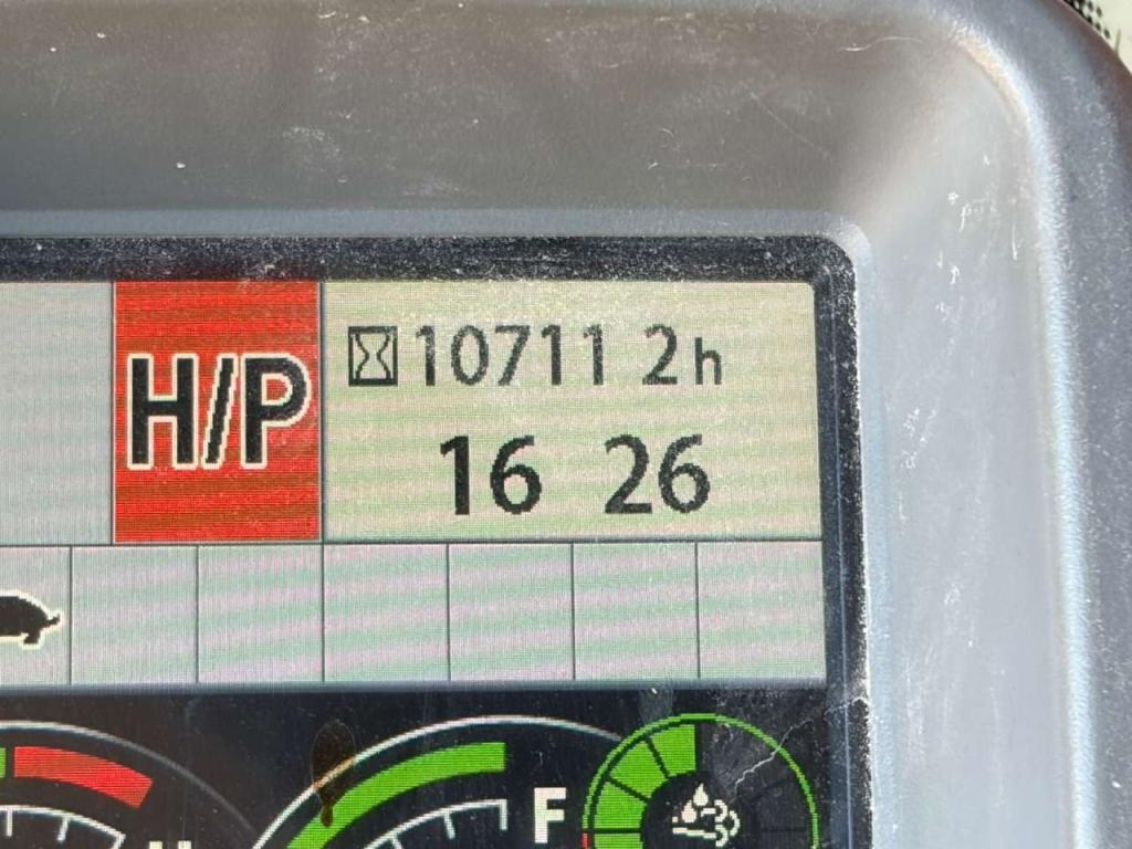 Hitachi ZX300-6 Foto 28
