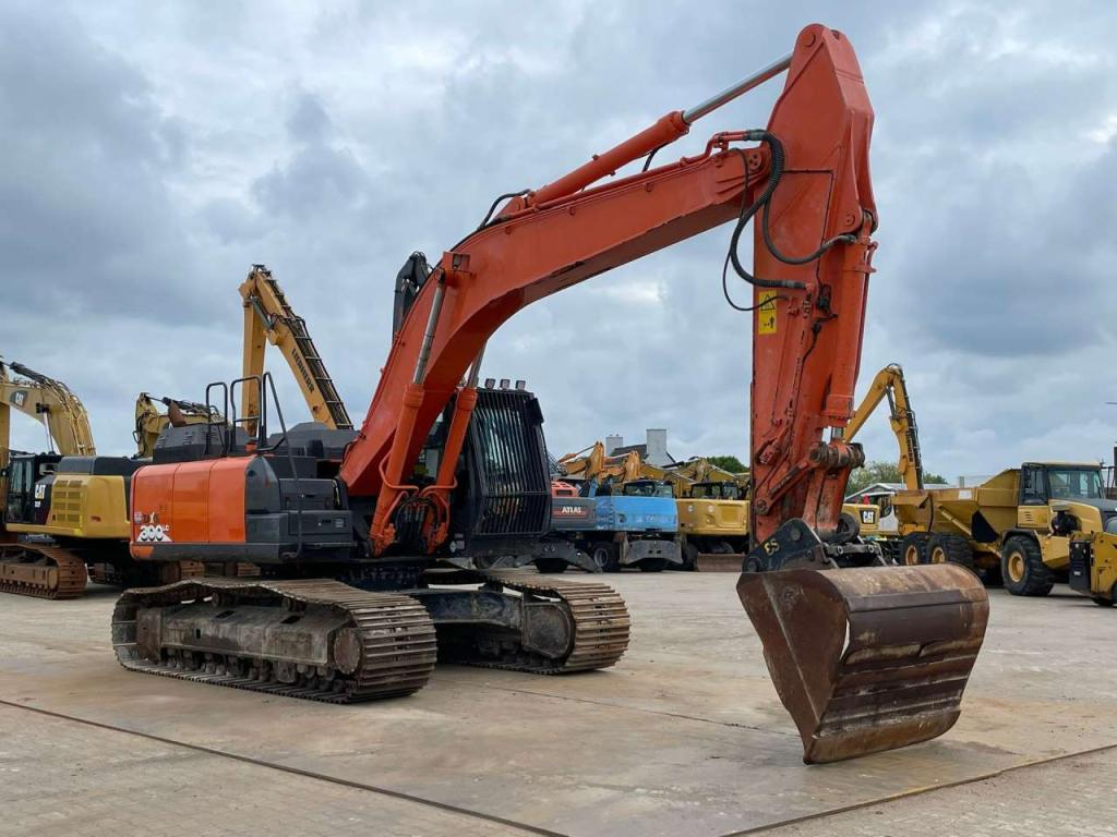Hitachi ZX300-6 Foto 8