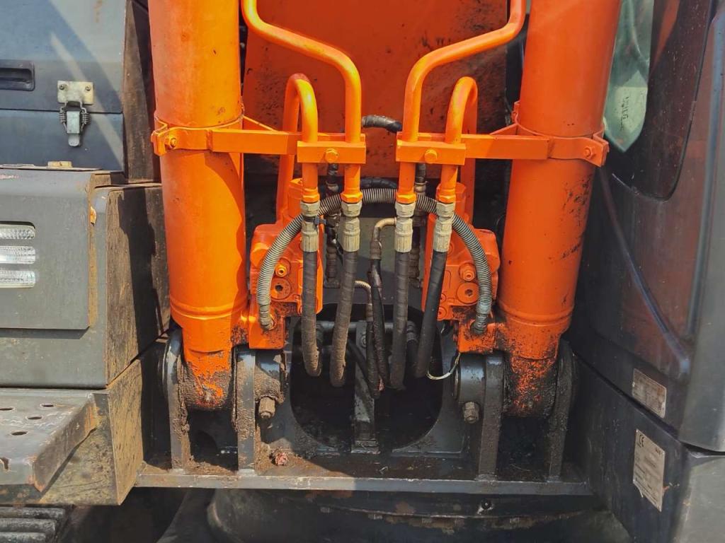 Hitachi ZX 130-6 Foto 8