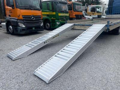 Coppia di rampe in alluminio Lunghezza 4.500 mm - Portata 8.950 kg vendida por Progetto Rampe