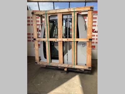 Cabina para Kobelco SK130/150/200/350 vendida por Massucco T. Srl Area Ricambi