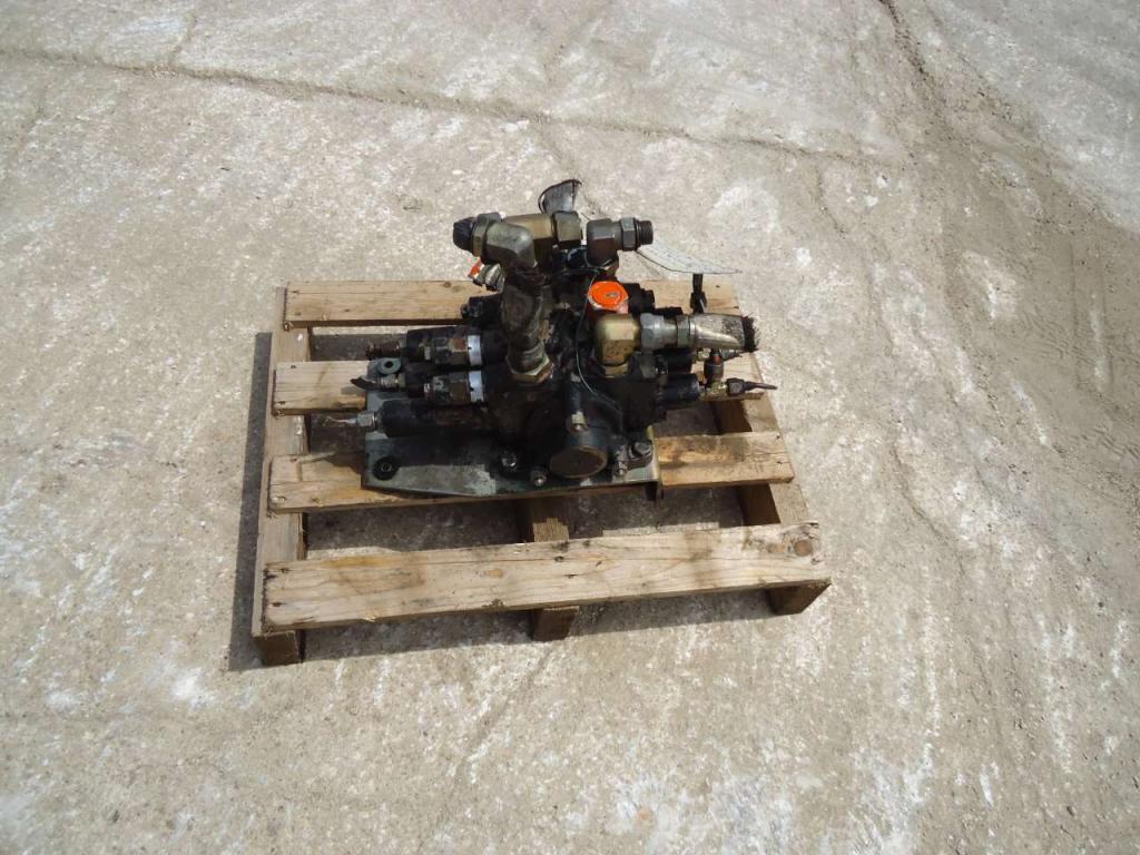 Distribuidor hidraulico para Fiat Hitachi W130 Foto 1