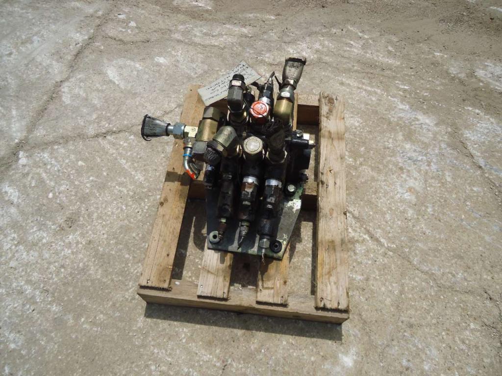 Distribuidor hidraulico para Fiat Hitachi W130 Foto 4