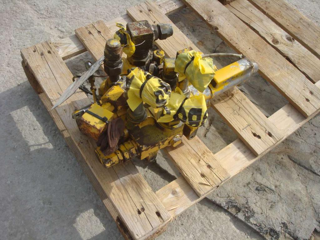 Distribuidor hidraulico para Komatsu D31S Foto 3